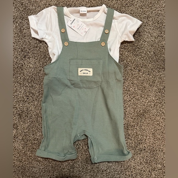 Other - Baby boy green overalls set